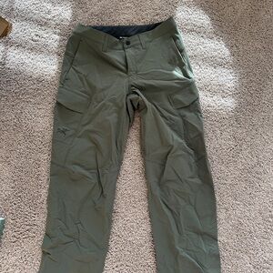 Men’s Arcteryx Rampart Pant Size 32 Color Forage